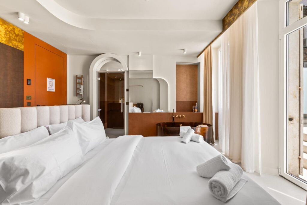 Hotel Naomi (1)